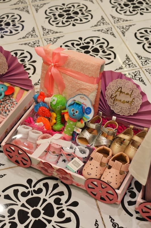 Baby arrival gifts- Birth announcement gifts - Its a boy - its a girl Baby arrival gifts- Birth announcement gifts - Its a boy - its a girl