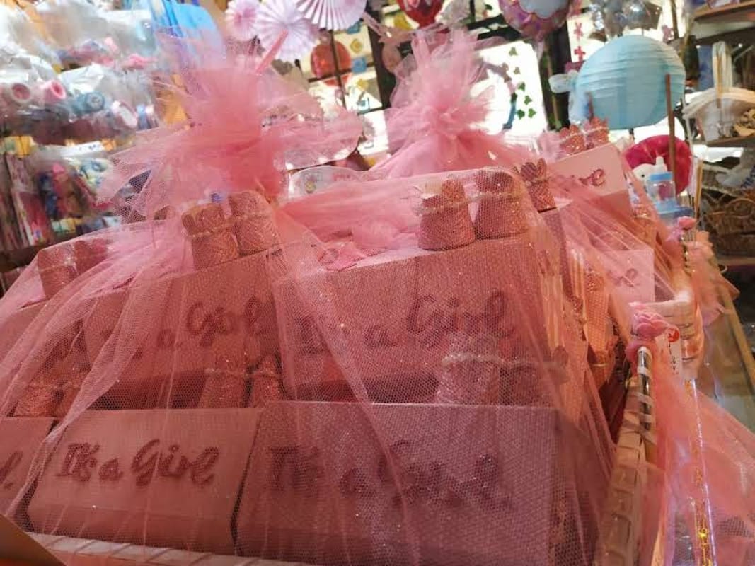 Baby arrival gifts- Birth announcement gifts - Its a boy - its a girl Baby arrival gifts- Birth announcement gifts - Its a boy - its a girl