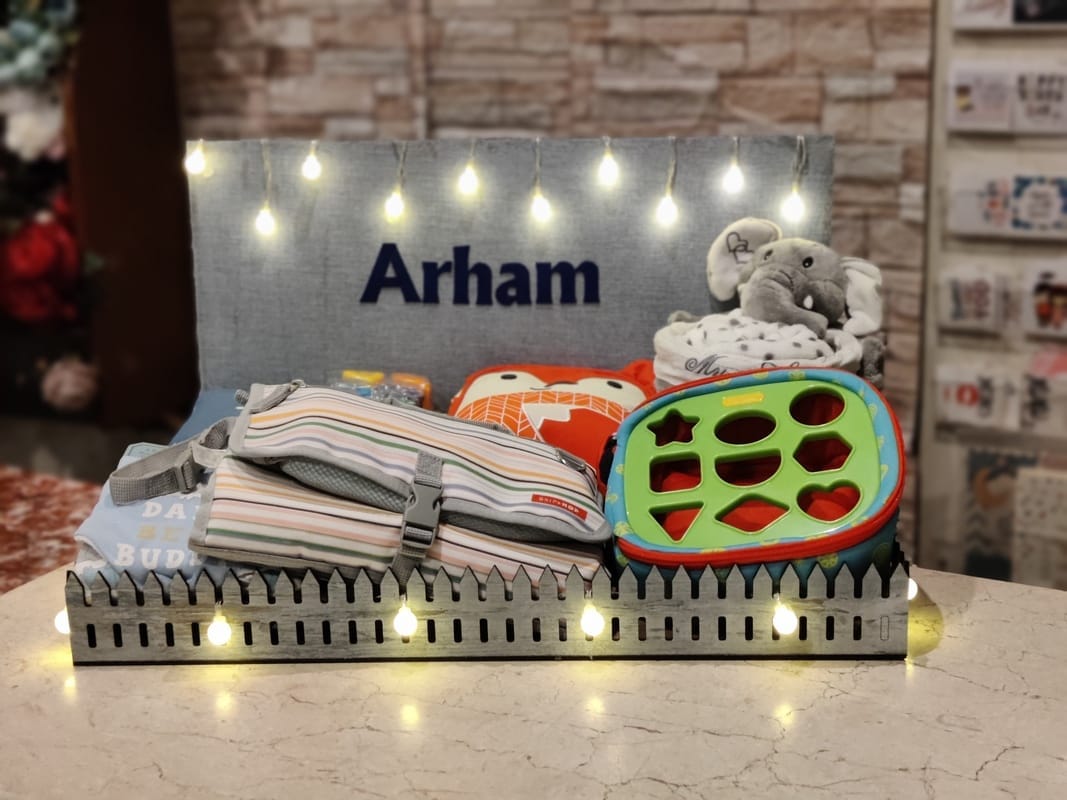 Baby arrival gifts- Birth announcement gifts - Its a boy - its a girl Baby arrival gifts- Birth announcement gifts - Its a boy - its a girl