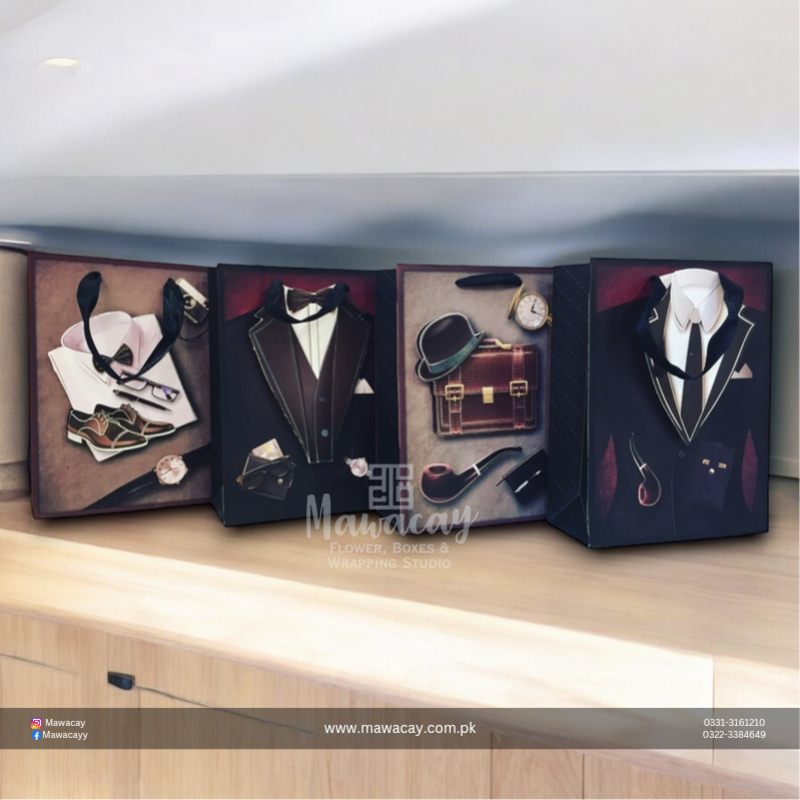 A stylish gift bag for him, featuring a sleek design and elegant accents. The bag is displayed with sturdy handles, showcasing its spacious interior ideal for various gifts, perfect for special occasions. A stylish gift bag for him, featuring a sleek design and elegant accents. The bag is displayed with sturdy handles, showcasing its spacious interior ideal for various gifts, perfect for special occasions.